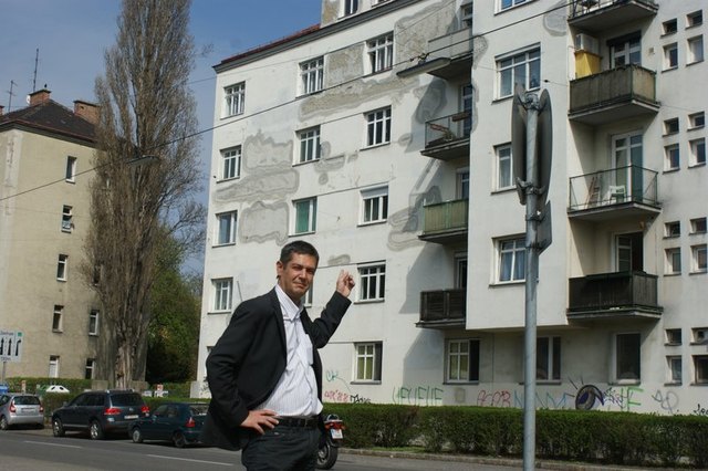 Wolfgang Seidl vor dem Franz-Mair-Hof. | Foto: FP 2