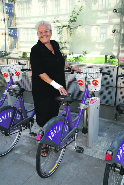 Die CityBike Stationen sind in Ottakring bei allen Generationen beliebt