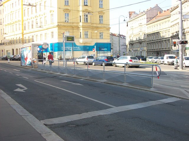 Neue Absperrung bei der Haltestelle Spital-/Sensengasse. | Foto: BV9