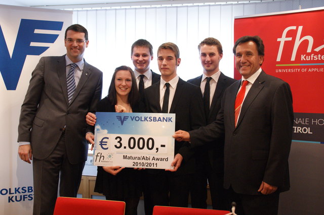 Wolfgang Schauer mit den Gewinnern Theresa Schneider, Christian Heuschneider, Fabian Matt, Philipp Konzett und dem FH-Geschäftsführer Wolfgang Richter.