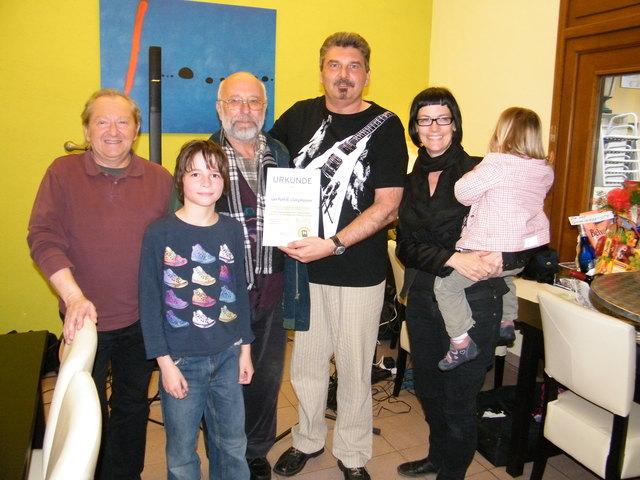 Gerhard Lang, Gerhard Glazmaier, Georg Ragyoczy, Astrid Wessely mit ihren Kindern Walter und Marlene