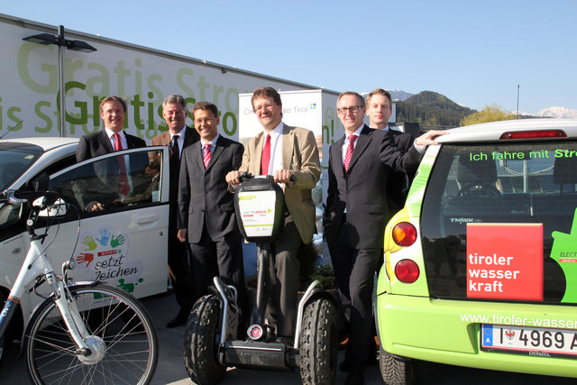 Eröffnung der Ladestation:  Dir. Mag. Christoph Holzer (GF Spar Tirol und Salzburg), Ing. Mag. Johannes Steinlechner (GF Öko Energie), Ing. Roland Schwaiger (GF Elektrodrive), CYTA-Geschäftsführer Erich Pechlaner, Mag. Thomas Trattler (GF Öko Energie) und | Foto: CYTA