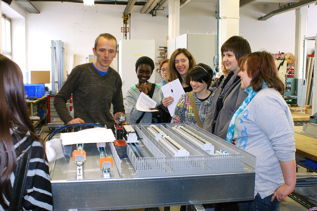 Viel Wissenswertes erfuhren die SchülerInnen anlässlich ihres Besuches bei den PICHLERwerken.