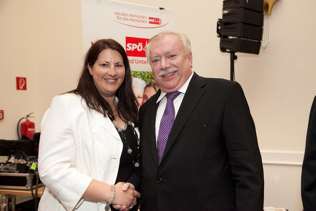 Bürgermeister Häupl gratulierte Kathrin Gaal. | Foto: Schedl