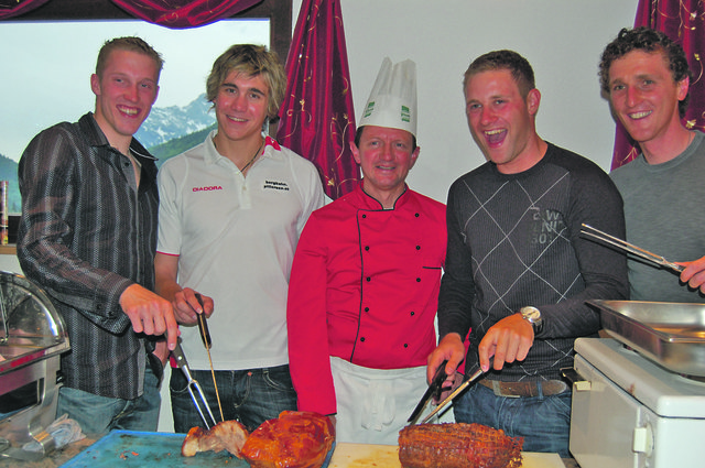 Schnitten 2010 ein Stück vom Erfolgs-Kuchen ab: Dominik Landertinger, Markus Bader und Romed Baumann (re.).
