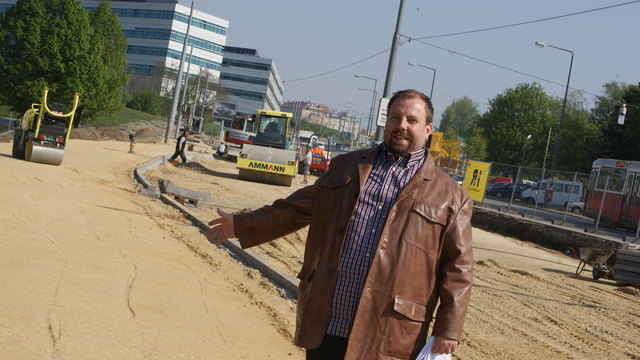 Der Geh- und Radweg ist bereits weit fortgeschritten, zeigt Ombudsmann Karl Auer.