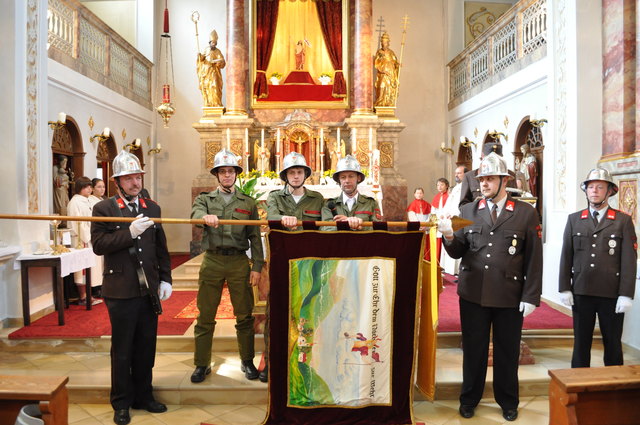 Beim Floriani 2011 wurden Lukas Fiegl, BGM Andreas Egger sowie Angerer Elias als Feuerwehrmitglied angelobt und zum Feuerwehrmann befördert.