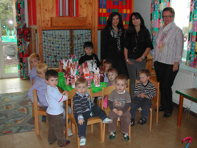 Osterhasengeschenke der Ortsgruppe Schrems der NÖ Volkshilfe gab es für das Kinderhaus Schrems.