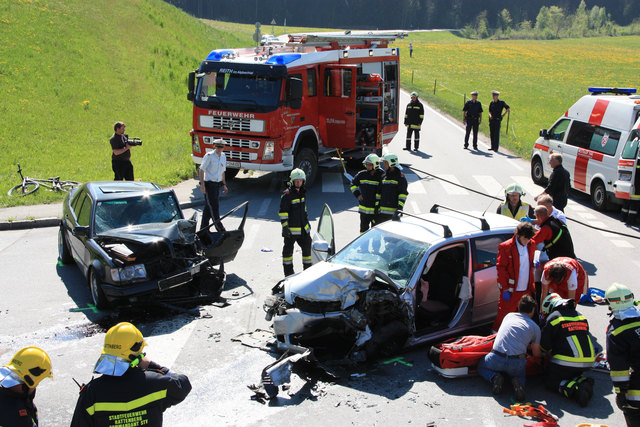 Zwei der drei beteiligten Personen wurden schwer verletzt.
