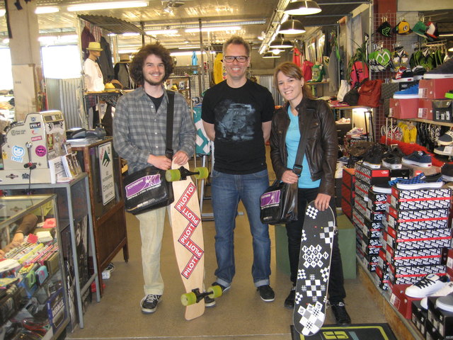 Tobias Muster, Streetworker, Marco Pilotto und Sabrina Widmoser, Streetworkerin (v.l.n.r.)