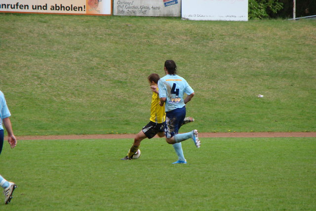 und weg ist der Ball.....