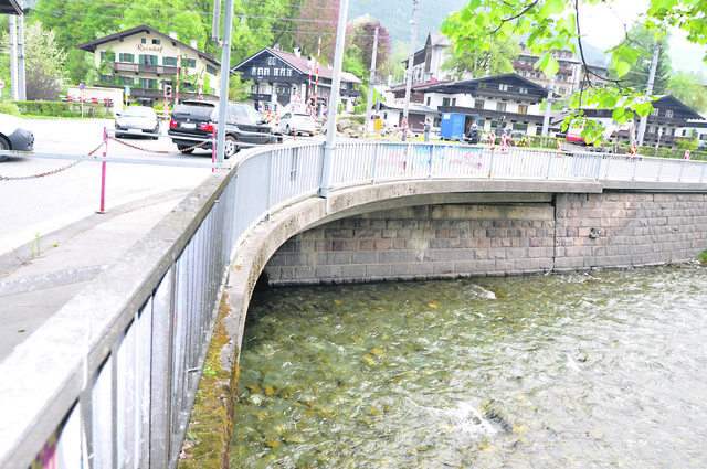 Im Berich Hornbrücke/-kreuzung sowie in der Josef-Pirchl-Straße starteten die Bauarbeiten.