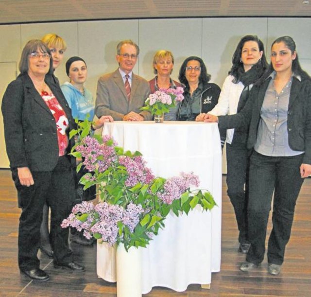 Die Integrationsbeauftragte der Stadt Feldbach, Andrea Keinrath (M.), und Bürgermeister Kurt Deutschmann luden zum interkulturellen Frauennachmittag.