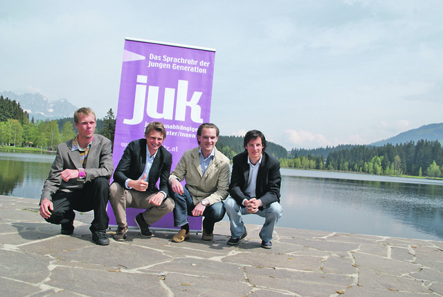 Seereferent GR Thomas Nothegger (2. v.li.)  ist, lt. Bgm. Winkler,  für die Badeanstalt nicht zuständig. Im Bild mit Parteikollegen Robert Neumayr, Florian Huber und Daniel Ellmerer (v. li.).