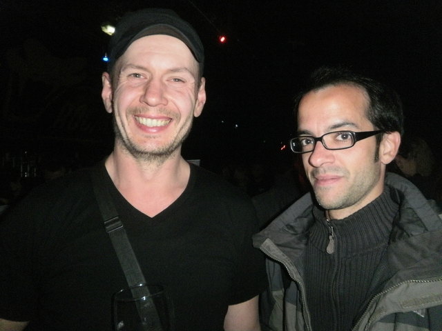 Wolfgang (li.) und Mark genossen die musikalische Zeitreise in die Achtziger.
