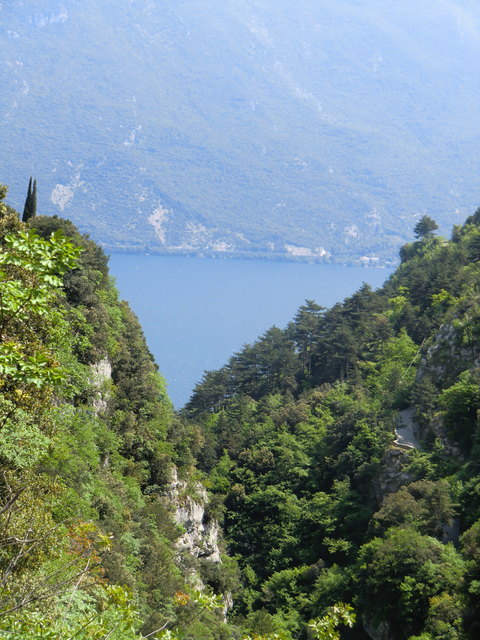 Nach 130km wieder der erste Blick auf den Gardasee...