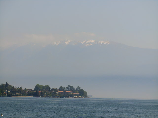 Salo - im Hintergrund der noch immer schneebedeckte Monte Baldo...