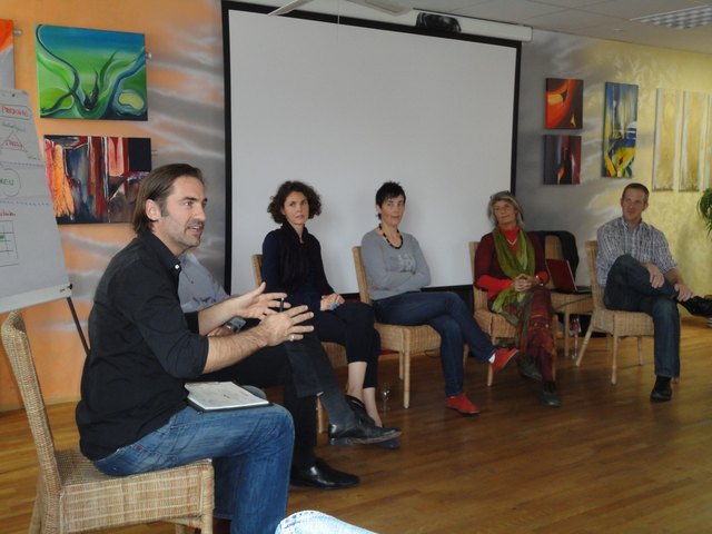 Das Podium: Thomas Beck, Erich Hartlieb (verdeckt), Angela Frey, Elisabeth Eder, Andrea Miglar-Tschapeller, Michael Hohenwarter | Foto: Hohenwarter