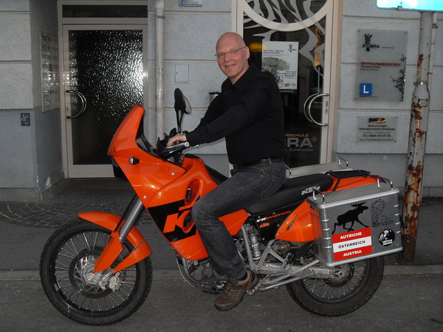 Auf solch einem Motorrad-Modell war Heinrich Ekam vier Monate durch Zentralasien unterwegs.