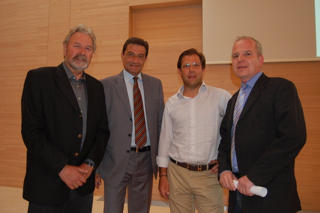 Diskussion mit der Bevölkerung: Maria Guggings Ortsvorsteher Johann Bauer, Vizebürgermeister Richard Raz, GR Peter Neubauer, Baudirektor Manfred Fitzthum. | Foto: Zippel