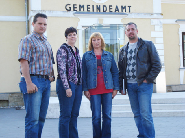 Roter Protest: Thomas Steinmaier, Edeltraut Mühlbauer, Brigitte Ecker, Jürgen Strutzenberger.