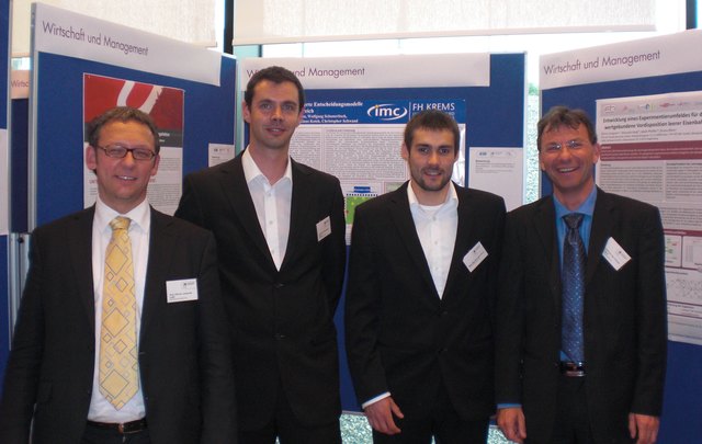 Die Delegation der FH Kufstein (v.l.): FH-Rektor Johannes Lüthi, Emanuel Stocker, David Koch und GF Thomas Madritsch beim Forschungsforum, FH Campus Wien. | Foto: FH Kufstein