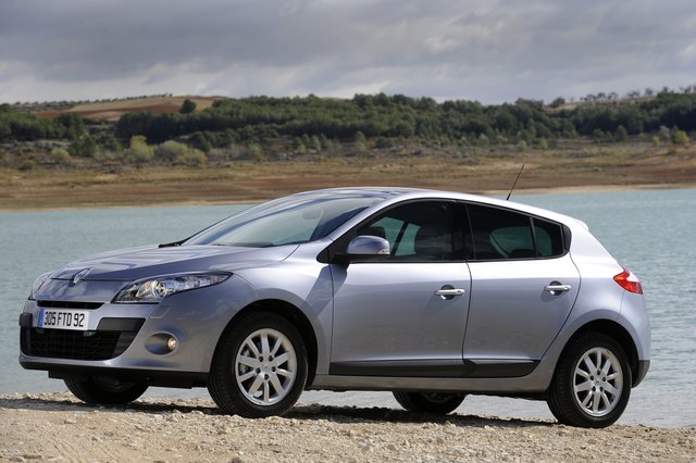 Mit einer Länge von 4,3 Metern bietet der Renault Mégane Fünftürer in seiner dritten Generation ein großzügiges Platzangebot für Passagiere und Reisegepäck.
