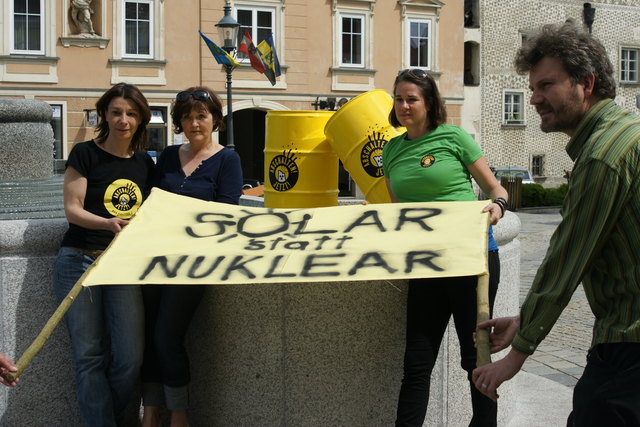 Anti-Atom. Grüne und Atomkraftgegner demonstrierten am Grenz­übergang in Gmünd.