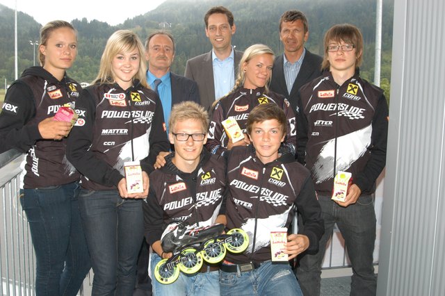 Vanessa Bittner, Julia Ankrisch, Hubert Merz, Clemens Mair, Nadja Petutschnigg, Robert Petutschnigg, Armin Hager und vorne v. li. Manuel Vogl und Thomas Petutschnigg.