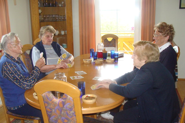 Rosa Hierzerbauer, Maria Schweighofer, Elisabeth Gletthofer und Sophie Sommersguter beim Preferanzen.