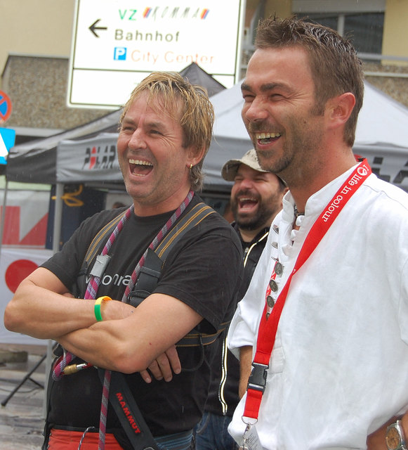 Wagten beide beim Wörgler Stadtfest 2009 den Bungee-Sprung: Luggi Ascher und Mario Wiechenthaler. | Foto: Spielbichler