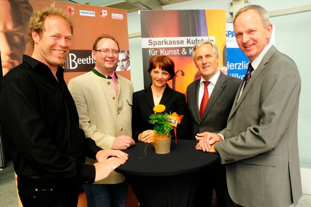 V.l.: Matthias Georg Kendlinger, TVB-Obmann Hans Mauracher, die stellvertretende Direktorin Sabine Mair, Sparkassendirektor Reinhard Waltl mit seinem Kollegen Klaus Felderer zogen eine positive Bilanz über die Beethoven-Tage 2011. | Foto: mey