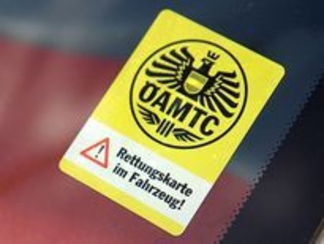 Der Aufkleber „Rettungskarte im Fahrzeug“