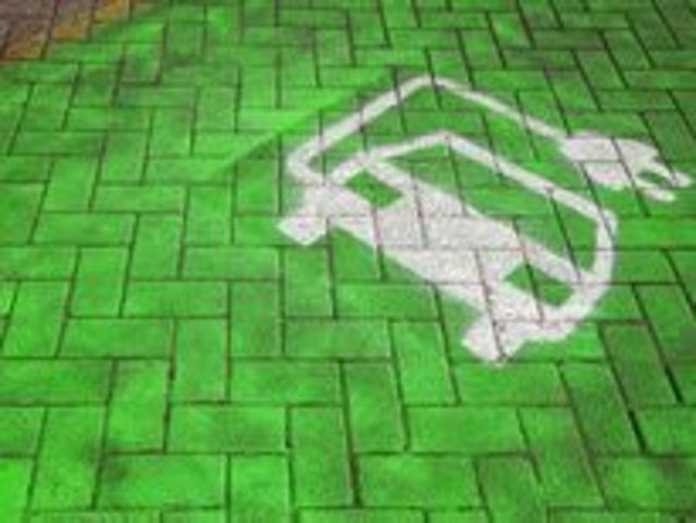 Auch der Strom für Elektrofahrzeuge muss aus erneuerbaren Energiequellen stammen, denn nur so ist wirkliche Umweltfreundlichkeit gegeben.