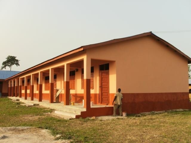 Geschafft! Der Erweiterungsbau der Presby Basic School in Ntronang ist fertig, am 10. Juni wird die Eröffnung gefeiert. | Foto: Privat