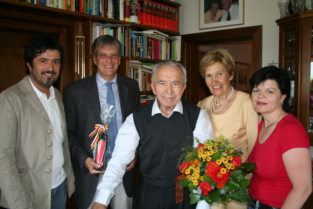LHStv. Peter Kaiser mit Stefan Sandrieser, Jubilar Peter Kurnik, dessen Ehefrau Blandine Kurnik und GR Ruth Feistritzer