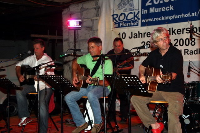 Der Pfarrhof Mureck war jahrelang Schauplatz der Benefizveranstaltung „Rock im Pfarrhof“. Das Wirtschaftsgebäude wird nun umgebaut. Foto: WOCHE