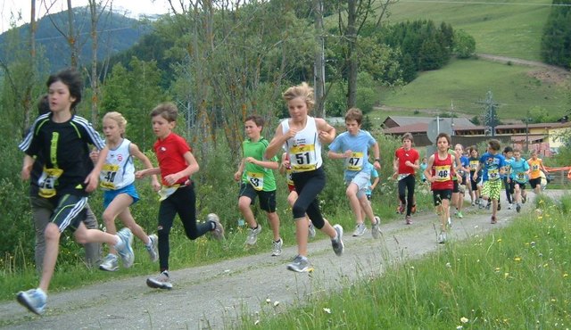 Laufbegeisterung bei den Schülerklassen. | Foto: Bernd Bürgel