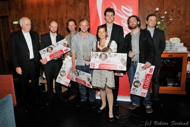 Sports Media Austria-Präsident Michael Kuhn, die Preisträger der Journalistenpreise, Philipp Bodzenta von Coca-Cola (1. v.r.)