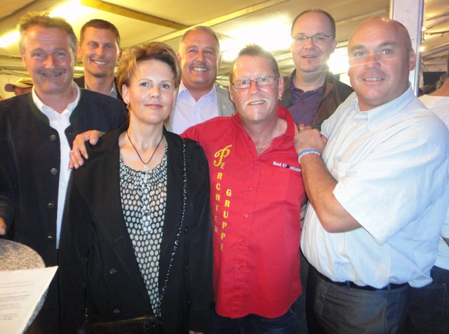 Obmann Charly Kreuter mit den Ehrengästen