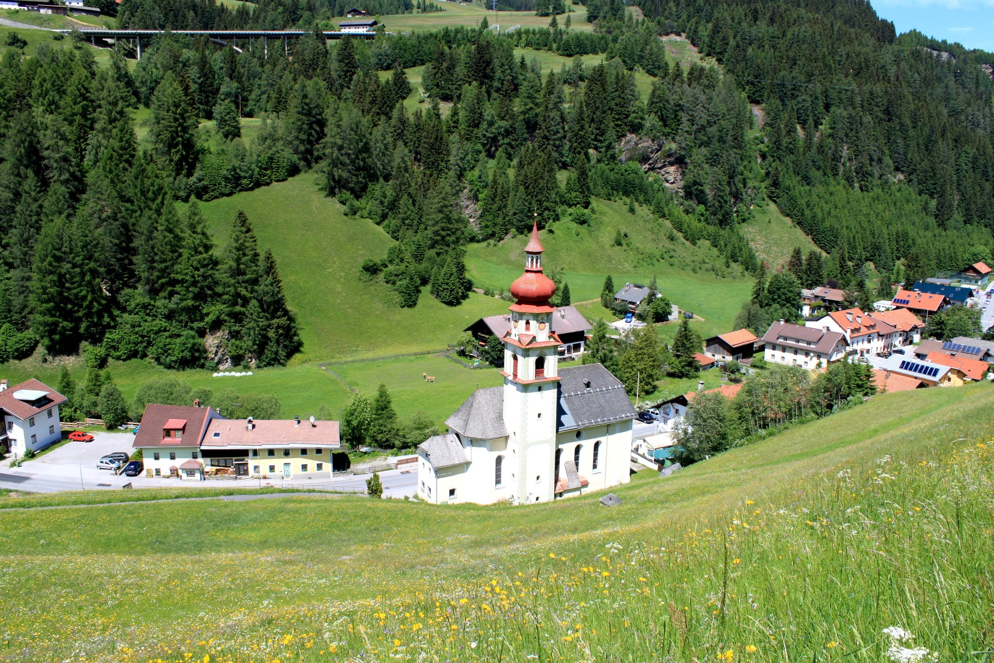 Pfarrkirche Maria Heimsuchung, in der Dorfmitte von Gries am Brenner
