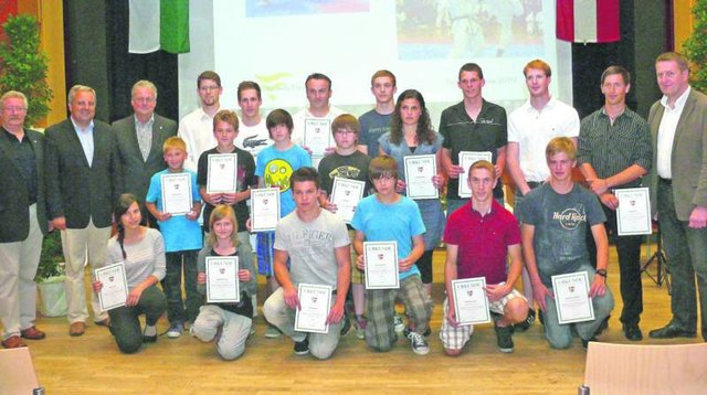 Bei der Ehrung der besten Sportler Fürstenfelds zeigte sich einmal mehr, dass die Stadt eine Karatehochburg ist.