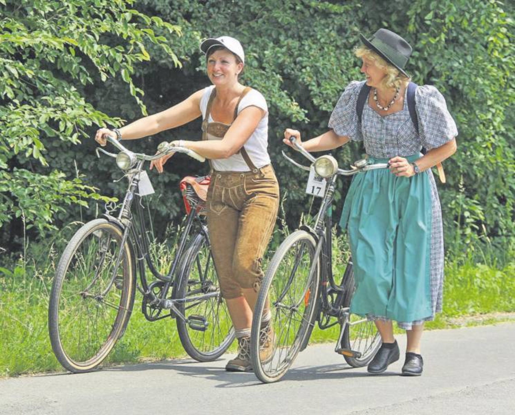 mit-waffenrad-auf-gro-e-tour-graz-umgebung