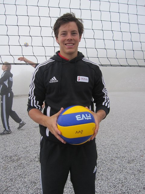 Simon Frühbauer sucht mit dem Volleyball-Nationalteam nach der richtigen Taktik für die Heim-EM. Auf der Tiroler Seegrube präsentierte sich das Team den Journalisten