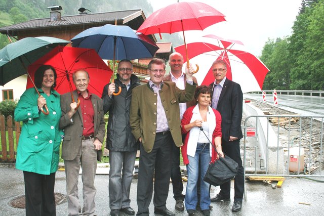 Vizebgm. Johann Ganitzer informierte den SPÖ-Landtagsklubs über den Radwegbau im Großarltal: Landtagspräsidentin Mosler-Törnström, die LAbg. Zehentner und Kosmata, LR Walter Blachfellner, Vizebgm. Johann Ganitzer, GV Maria Prommegger und LAbg. Walter Steidl (v.l. II.). | Foto: SPÖ, Wieland