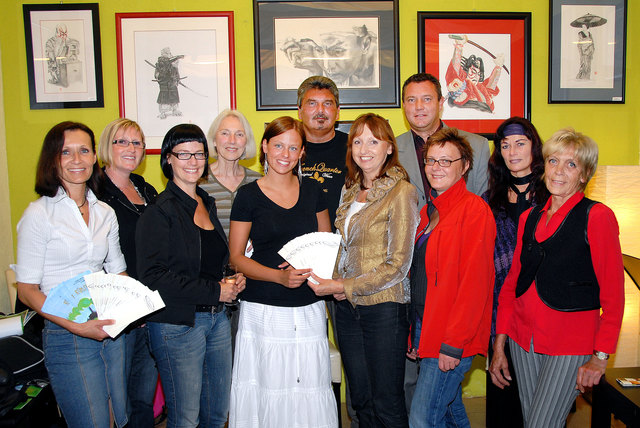 vlnr: Andrea Krutzler, GGR Manuela Dundler-Strasser, Astrid Wessely, Irmgard Reichmann,
Nikola Krisch, Georg Ragyoczy, StR Elisabeth Mayer, GR Robert Schreiner, Claudia Fritzenwanker,
Winnie Musil und Helene Winterer | Foto: Gerhard Glazmaier