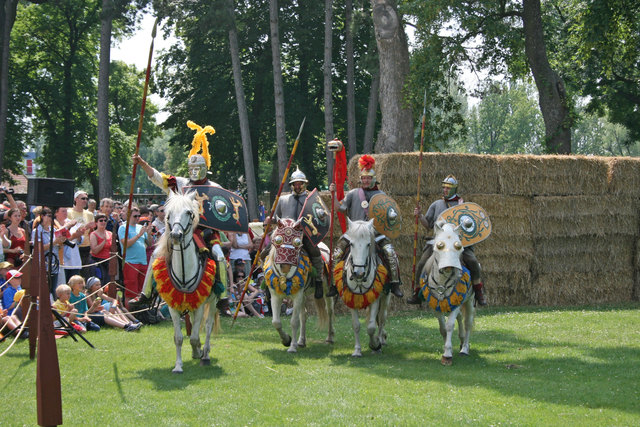 Die Besucher erwarteten u.a. beeindruckende Vorführungen römischer Reiterlegionen. | Foto: NÖLA flom