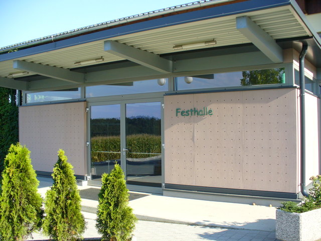 In der Festhalle in Rassach wurd ein Behinderten-WC installiert – dieses erwies sich in der Folge als Gegenstand politischer Kontroversen_Foto: Harald Almer