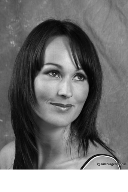 Das Model für dieses Porträt: Angelika; Als Hobbyfotografin bin ich immerzu auf der Suche nach interessierten Models. Wer hat Lust auf ein Shooting bei mir? Einfach aus reiner Freude am fotografieren, natürlich ohne Kosten. Mehr dazu unter: http://www.salzburgerin.com