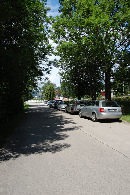 Beim Freibad Sallach werden seit kurzem Parkgebühren eingehoben, was „Stammgäste“
ärgert. Hohe Kosten und „wildes Parken“ machten diese Maßnahme nötig